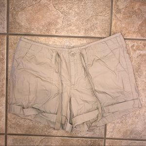 ♦️ 5 for $25! ♦️ Lightweight tan khaki shorts
